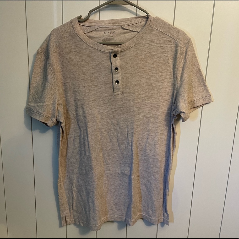 Tan Mens Henley Tee EUC
